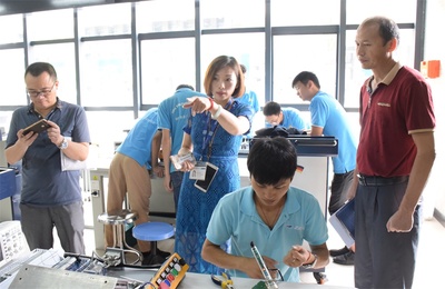 深化技術(shù)交流，共謀合作發(fā)展——東莞職業(yè)技術(shù)學院機電工程系領(lǐng)導來我院參觀交流